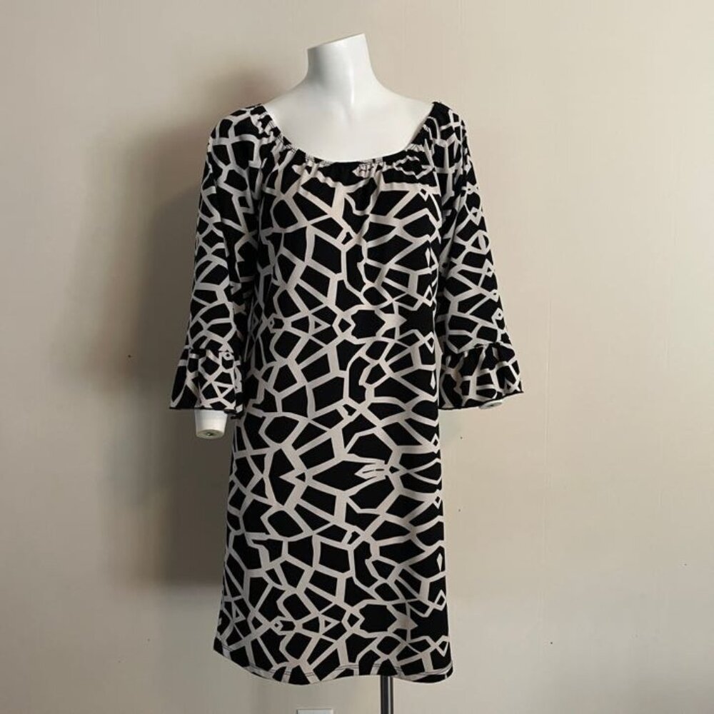Haani Dress Women's Medium Black White Abstract Art 3/4 Bell Sleeves Shift Knee